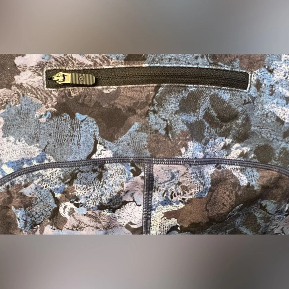 Lululemon Speed Up Tight in Screen Camo Multi blue/black Size 8 - Picture 7 of 9